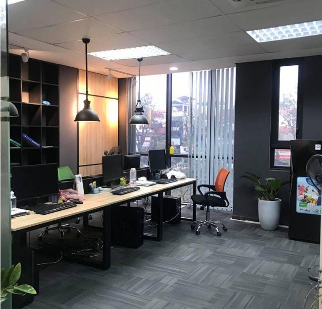 Cho thuê văn phòng Nguyễn Khang đầy đủ nội thất làm việc như hình