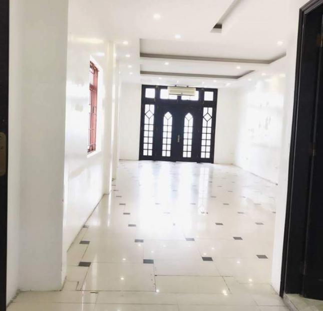 Cho thuê sàn văn phòng đẹp, tiện nghi, diện tích 40m2 và 55m2 mặt phố Nguyễn Khuyến, Đống Đa