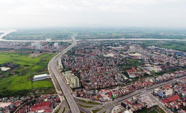 Công ty cần thanh lý lô đất 9000 m2 mặt phố Nguyễn Văn Cừ, đã đóng thuế, có GPXD.Chỉ 150 tỷ