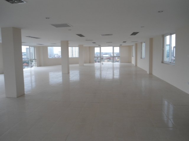 Tòa nhà mặt phố Nguyễn Khuyến, Q. Đống Đa. Cho thuê văn phòng 40 - 150m2