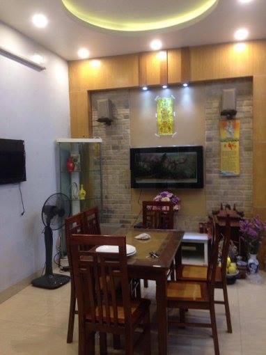 Cho thuê nhà riêng mặt ngõ Tạ Quang Bửu, DT 40m2, 3,5 tầng