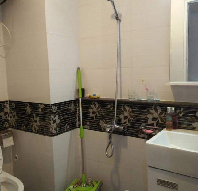 Cho thuê căn hộ chung cư ở Trung Kính, 85m2, 2 PN. 01684084032