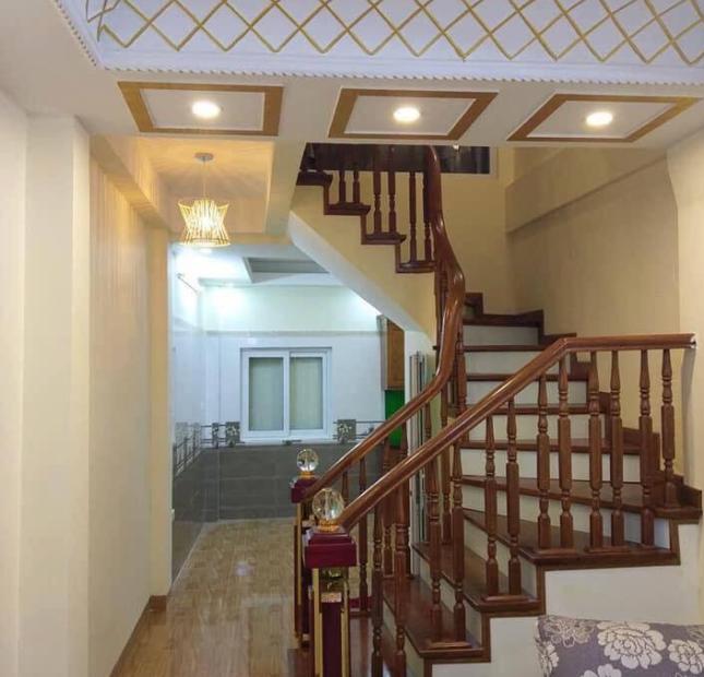 Bán nhà phố Nguyễn Ngọc Nại, 35m2, 4 tầng, MT 4m, lô góc 2 mặt thoáng, ô tô đỗ cửa, giá 4 tỷ