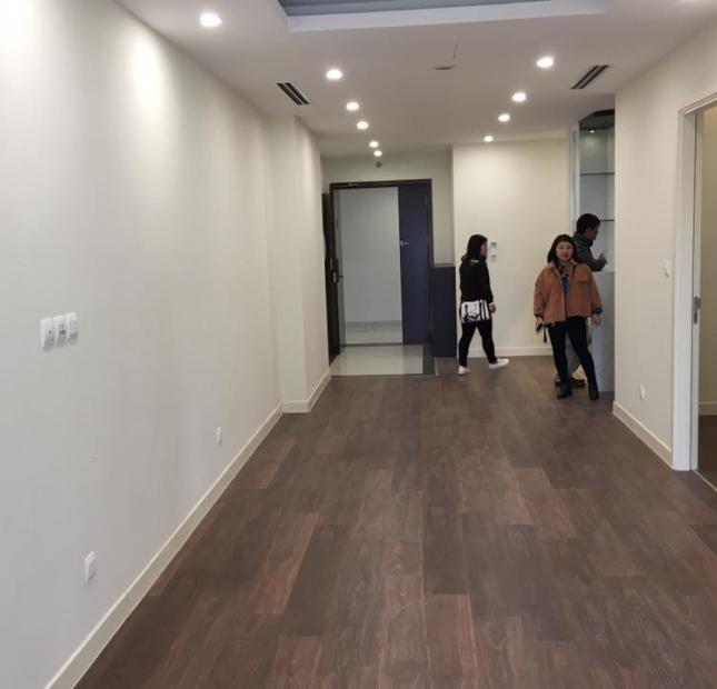 CHCC Golden Land Nguyễn Trãi cần cho thuê gấp căn hộ. 132m2, 3PN nội thất cơ bản.