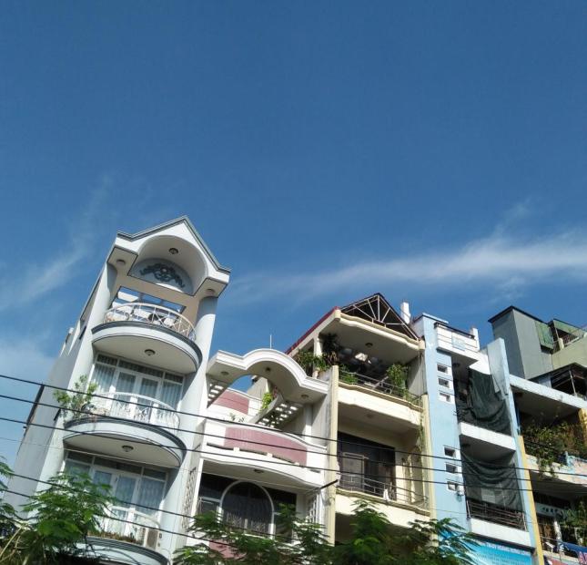 Cần tiền bán gấp nhà HXH Lê Quang Định, DT: 150m2, giá: 14 tỷ TL