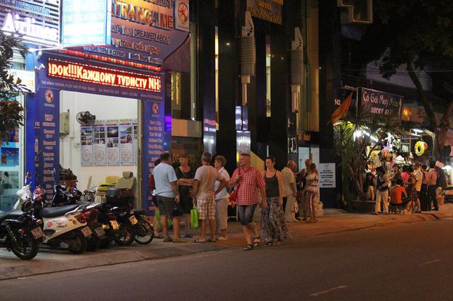 Lô góc Nguyễn Thiện Thuật. Nha Trang nối dài thích hợp xây khách sạn,căn hộ.Ngang 12 m .DT 190 m2
