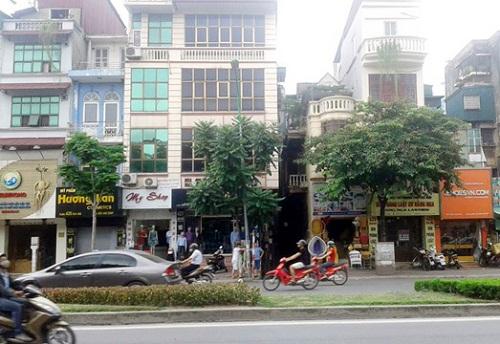 Cho thuê nhà mặt phố Kim Mã, DT 50m2 x 3 tầng, mt 5,2m, giá 60 triệu/tháng