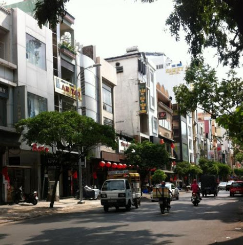 Nhà bán MT BITEXCO-phố đi bộ Nguyễn Huệ. Ngang 4,2m, 3 lầu. Bán gấp giá chỉ 600 triệu/m2