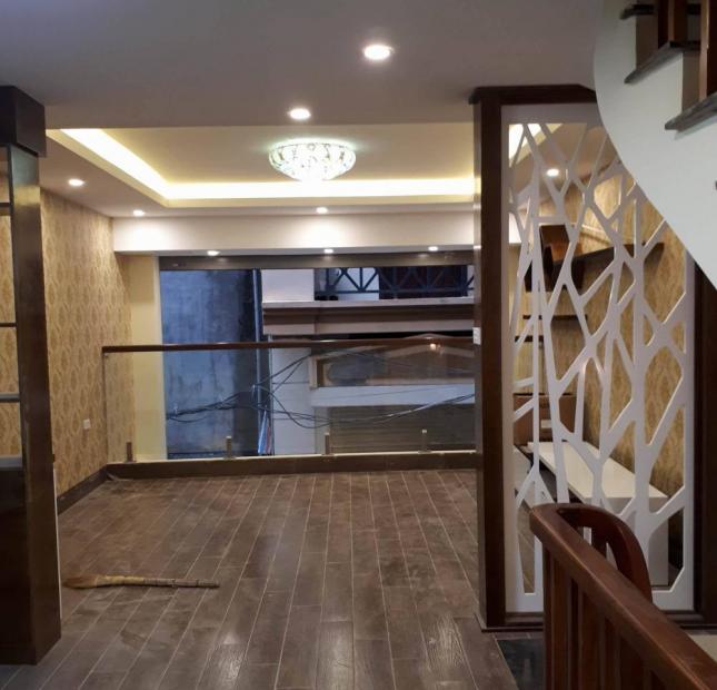 Bán nhà 44 Trần Thái Tông 50m2 5t mới 2016 đầy đủ nội thất , gần bến xe , trường học , Giá 5 Tỷ