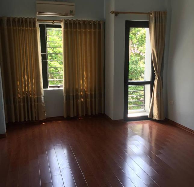 Cần bán nhà hoàn thiện đẹp tại Ngọc Thụy, Long Biên.S: 30m2. Giá: 2,35tỷ