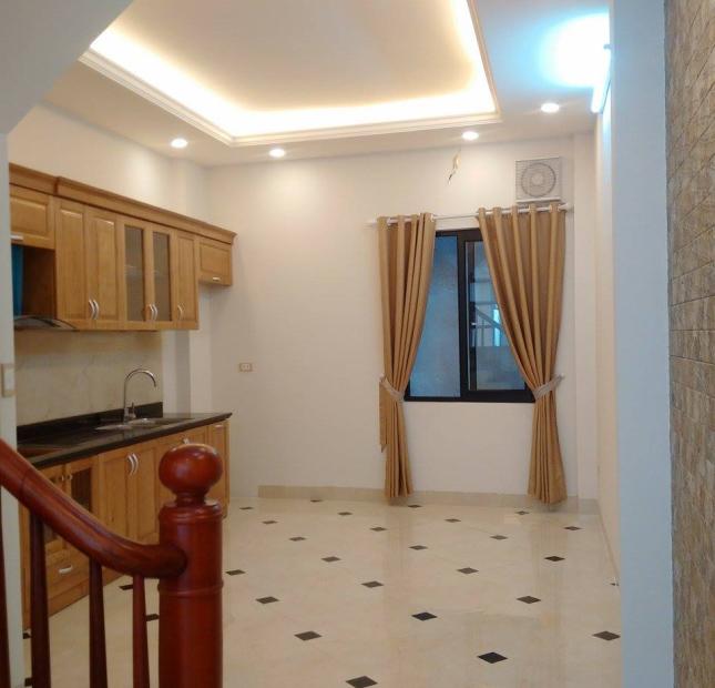 Bán nhà Nguyễn Khánh Toàn - Dương Quảng Hàm, Cầu Giấy 45m2x6T đẹp, ô tô đỗ cách 15m, giá 4.2 tỷ