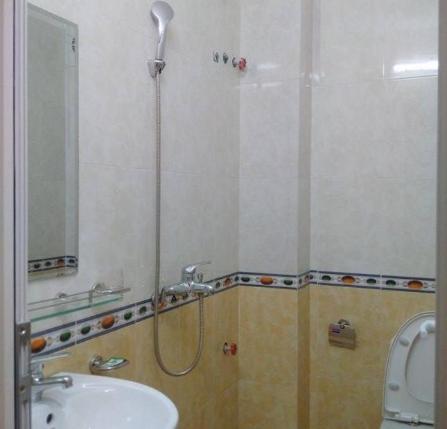 Bán nhà Nguyễn Khánh Toàn - Dương Quảng Hàm, Cầu Giấy 45m2x6T đẹp, ô tô đỗ cách 15m, giá 4.2 tỷ