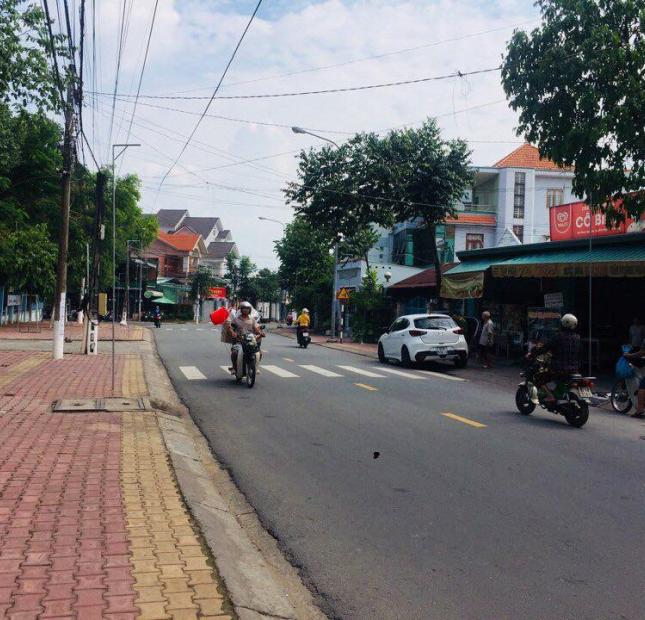 Chủ đi nước ngoài nên cần bán lại căn nhà 2 lầu nằm ngay mặt đường Phạm Ngũ Lão giá rẻ