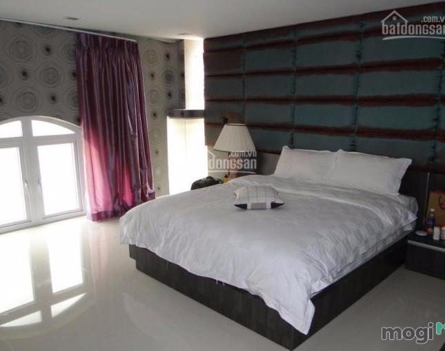 Cần bán gấp căn hộ Phú Hoàng Anh, 2PN, đầy đủ nội thất, lầu cao view sông Phú Mỹ Hưng cực mát
