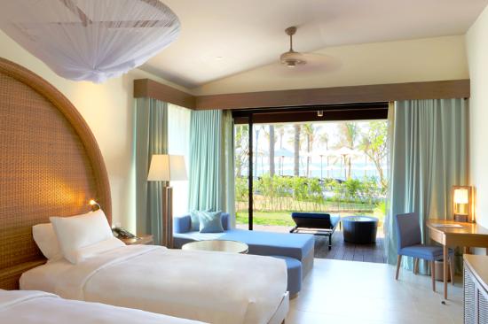 Bán gấp khách sạn 3 sao 2 mặt đường sát biển Phú Quốc doanh thu 75tr/ngày giá chỉ 55 tỷ.