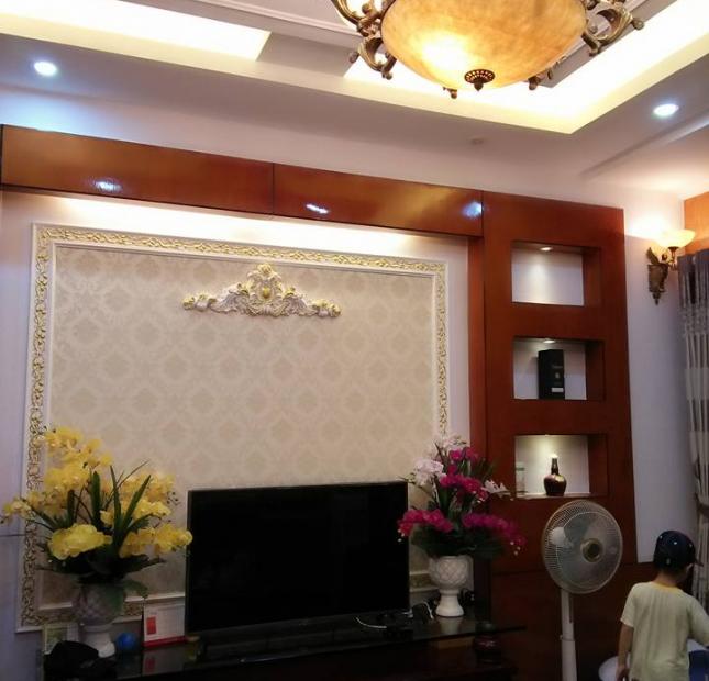 38m2 nhà đẹp tặng Full nội thất đường Nguyễn Lân