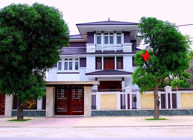 Cho thuê biệt thự sân vườn MP Trần Kim Xuyến, Trung Hòa, DT 265m2 x 3.5 tầng, MT 16m