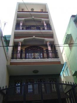 Bán nhà xuất ngoại 4*16m, nhà 4 tầng, HXH Q5, cách Q1 chừng 100m, giá chỉ 9 tỷ hơn