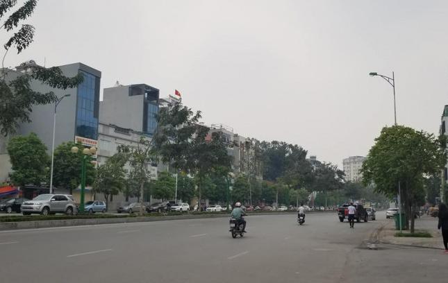 Nhà mặt phố Nguyễn Văn Huyên. 60m2. MT 5m. Vỉa hè 6m. Kinh doanh Đỉnh. 0902 160 163
