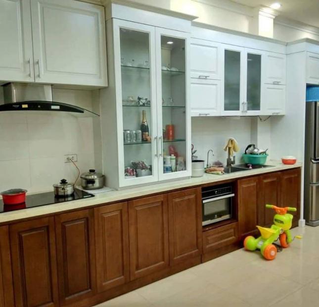 Bán nhà Lạc Long Quân giá 6.5 tỷ 40m2. Nhà đẹp, giá rẻ, ở ngay.