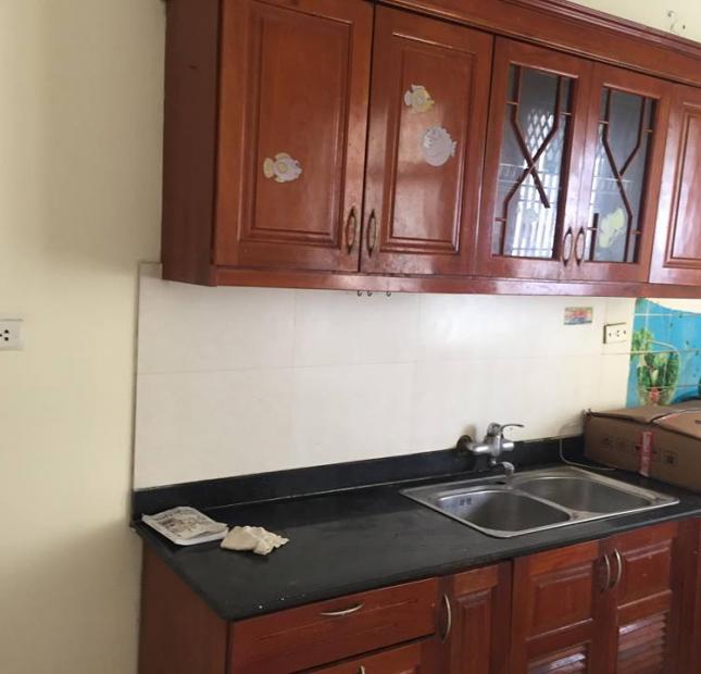 Cho thuê căn hộ chung cư đồ cơ bản đẹp vào ở luôn tại KĐT Việt Hưng, 100m2, giá 5.5tr/th