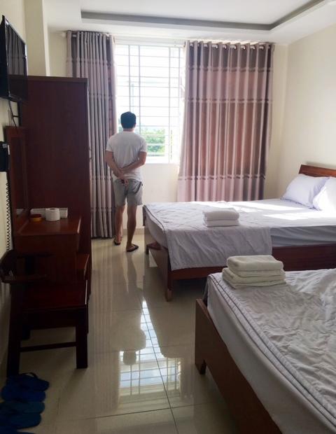 Bán khách sạn 2 mặt tiền Phan Huy Chú vip, DT 7*18.5m=125m2, 18 phòng, giá 13.5 tỷ