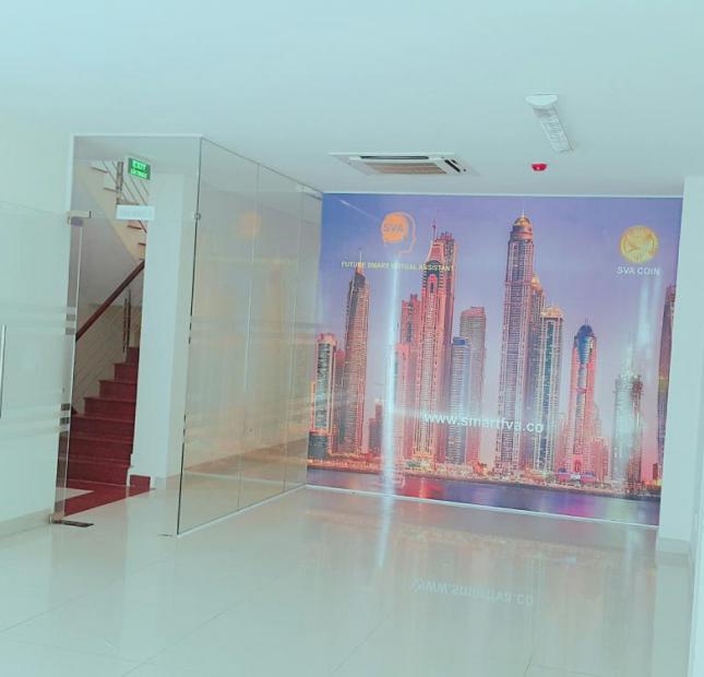 Văn phòng giá rẻ khu sân bay có sẵn rèm cửa kính ngăn free phòng họp và quảng cáo trước tòa nhà