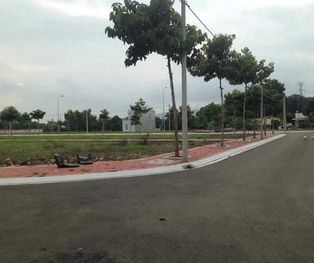 Bán lô đất 2 mặt tiền ngay Hương Lộ 2, giá 660 triệu, gần chợ Hòa Long