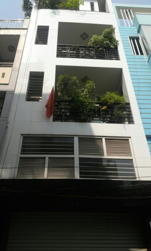 Bán nhà mặt tiền nội bộ đường Cô Giang, DT 4.5x12m, vuông vắn không lộ giới, 4 tầng. Giá hơn 8 tỷ
