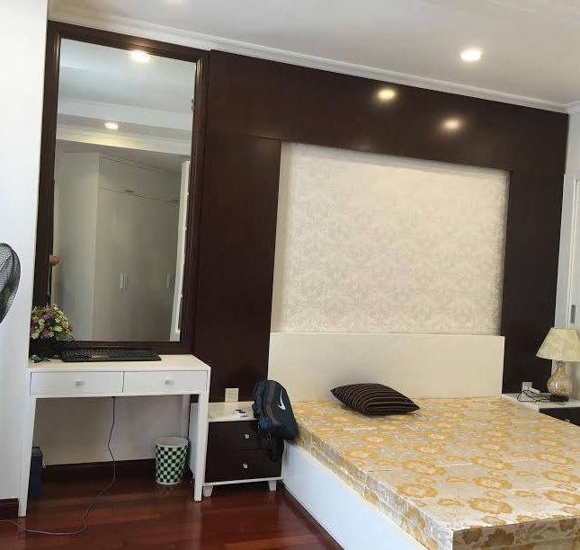 Cho thuê căn hộ Royal City R3 144m2, 3PN, view trung tâm, nội thất tân cổ điển, 25tr/th, 0936496919