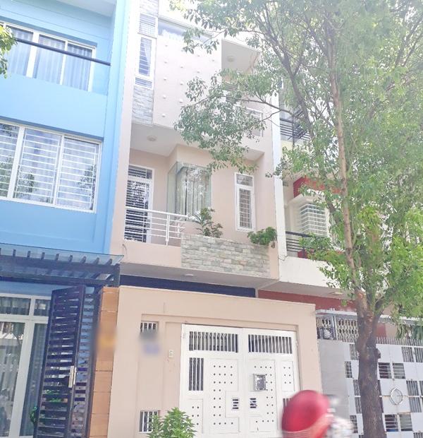 Bán nhà mặt tiền đường 32, Tân Phong, Quận 7. Nhà đẹp giá 10 tỷ (TL)