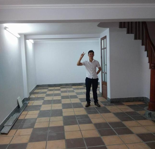 Bán nhà mặt ngõ Trần Quốc Hoàn 50m2 6 tầng , mặt tiền 4m ,đường trước sau rộng 9m , Giá 8.95 Tỷ