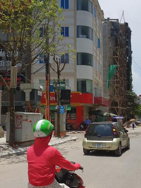 Nắng quá bán nhà ra Hồ Tây ở, đường Lê Văn Lương, DT 65m2 x 4 tầng, MT 4.5m, ô tô 50m
