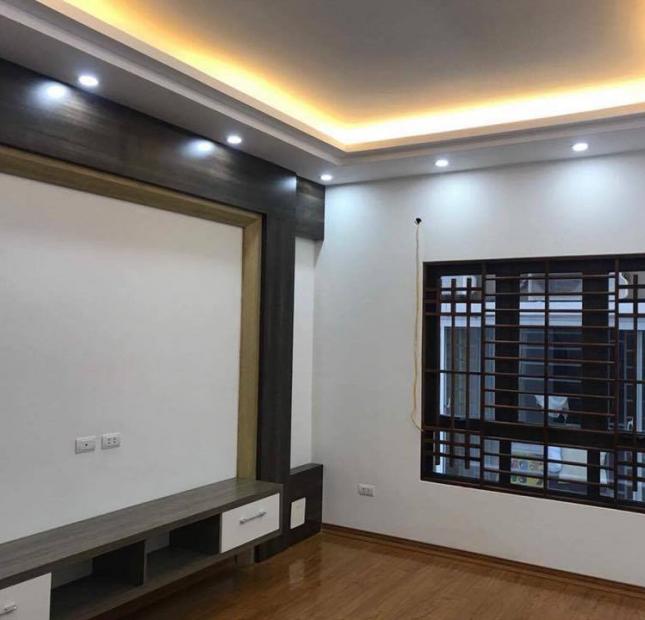 33m2, 6t Xuân la Tây Hồ,nhà đẹp ở luôn, chính chủ.