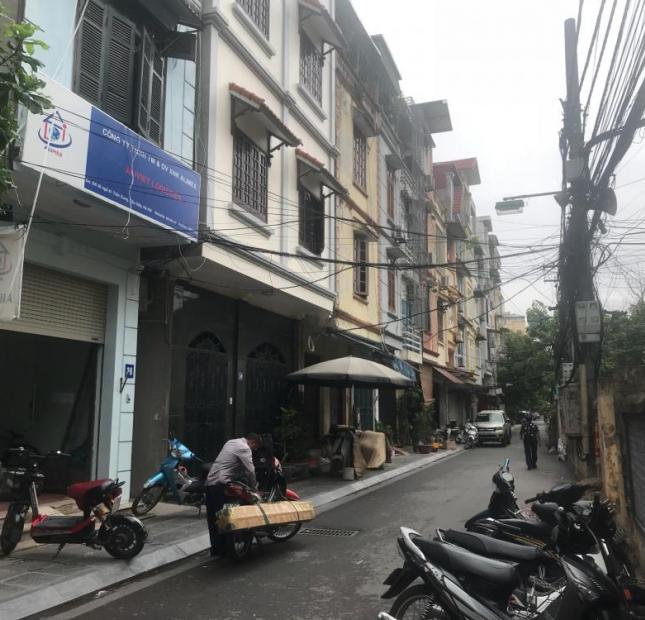 Bán Đất phố Hoàng Quốc Việt, Nghĩa Tân, Cầu Giấy Dt:47m2 tỷ ngõ 2 ôtô tránh nhau giá 5.1 tỷ