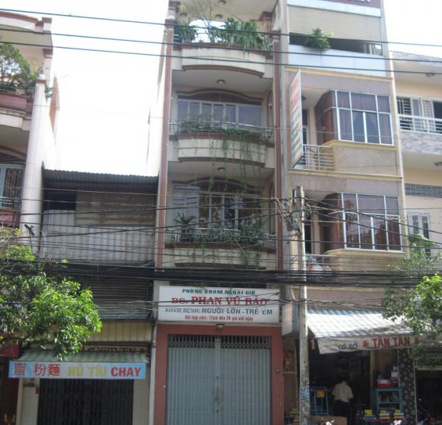 Chính chủ cần bán gấp nhà HXH Tôn Thất Tùng, Quận 1. DT: 4x18m, 3 lầu đẹp, đang thu nhập 100 tr/th