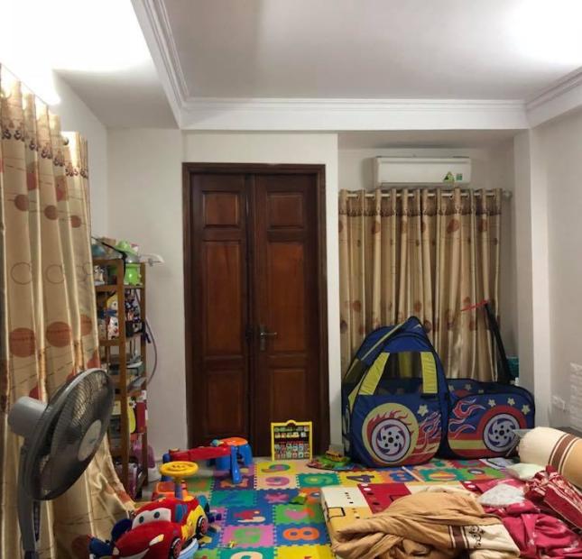 Bán nhanh nhà đẹp 33m 4 t Phố Khương Đình .