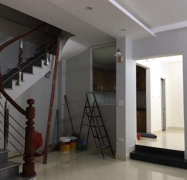 Bán nhà 5 tỷ ngõ 165 Cầu Giấy, 52m2 x 5T mới, mặt tiền 5.5m, ngõ rộng cách đường ô tô 50m