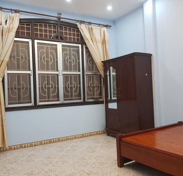 Bán nhà Đội Cấn, 28m2, 3 tầng, KD tốt, 2.7 tỷ. 0986753411