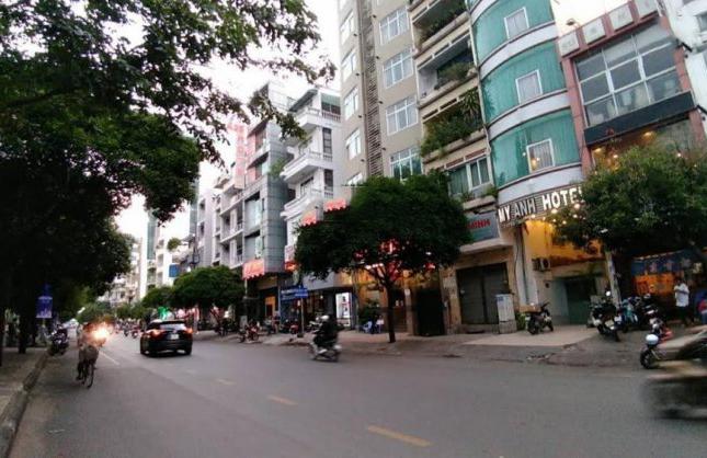 Cho thuê nhà MT Lê Lai, Q.1, DT: 8.5x20m nở hậu 9m, DTSD: 855m2, 1 trệt, 4 lầu. Giá: T/L