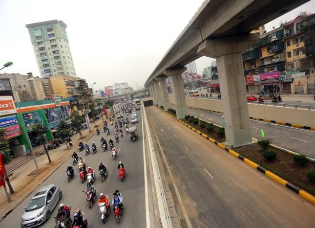 Nhà mặt phố Khuất Duy Tiến, Thanh Xuân chỉ 7.8 tỷ 40m2 x 3 tầng, LH 0975.886.689