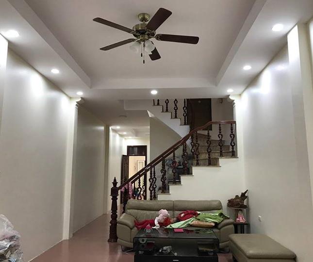 Cho thuê nhà riêng tại Nguyễn Trãi, DT 120m2 DTSD 60m2 x 2,5 tầng