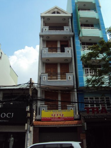 Chủ nhà kẹt tiền cần bán gấp nhà 3 tầng HXH Tô Hiến Thành, P12, Q10.