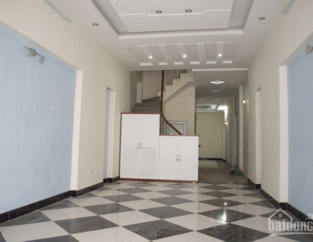 Cho thuê nhà mặt phố Lương Thế Vinh diên tích 100m2 MT 4m, 4 tầng, giá 45 tr/th