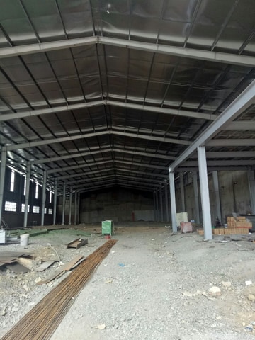 Chính chủ cho thuê nhà xưởng 2.000m2 đường QL13, container di chuyển thoải mái.