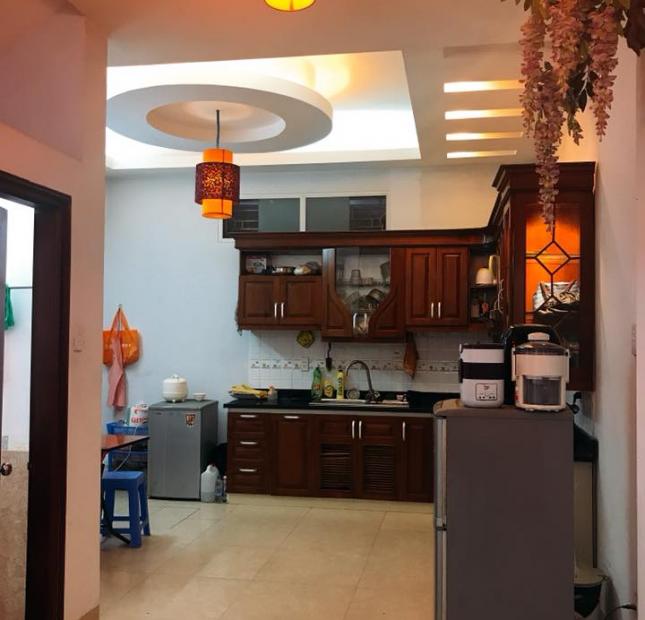 Bán nhà ở Linh Đàm 35m2, 4 tầng, ô tô đậu cửa, giá 3,5 tỷ, gần hồ, hưởng tiện ích của Bắc Linh Đàm