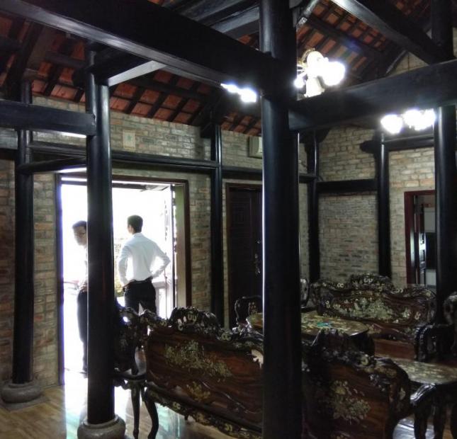 Bán nhà rường thiết kế gỗ xưa đẹp đường Phùng Chí Kiên, hướng Đông Nam, dt 187,45m2. LH 01665605185