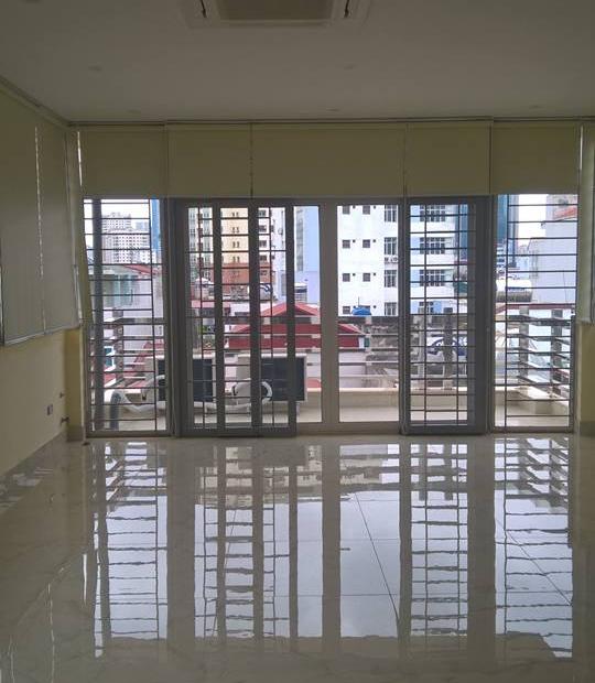 Cho thuê sàn văn phòng  DT 160m2 cao cấp mặt tiền 10m khu vực Cầu Giấy