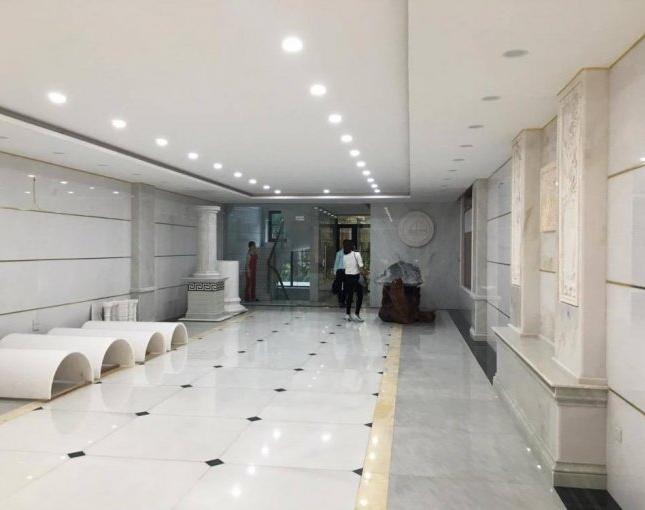 Cho thuế gấp văn phòng 170m2 thông sàn mặt phố Nguyễn Xiển, Thanh Xuân, mặt tiền 8m ốp kính