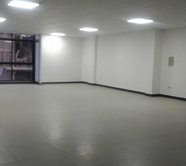 Cho thuê sàn làm spa tầng 2 mới, đẹp 160m2 giá chỉ 31 tr/th mặt phố Nguyễn Xiển, Thanh Xuân